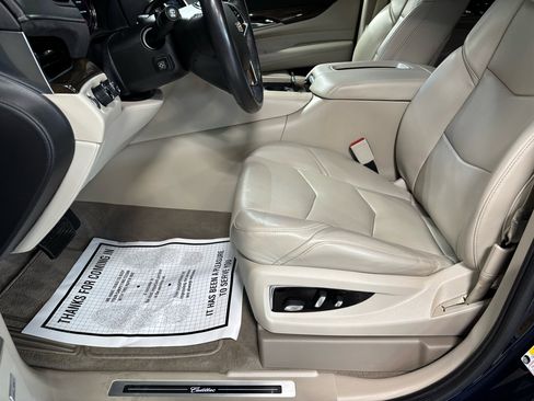 Used 2020 Cadillac Escalade Premium Luxury image 25