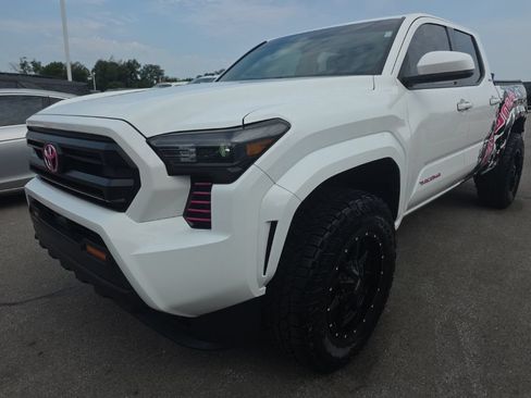 Used 2025 Toyota Tacoma SR5 AWD/4WD image 1