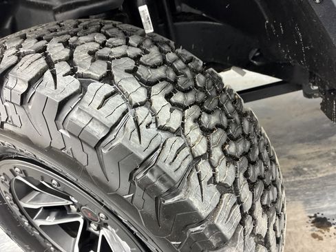 Used 2025 Jeep Wrangler Unlimited Rubicon AWD/4WD image 23