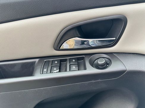 Used 2014 Chevrolet Cruze LT w/ Technology Package FWD image 8