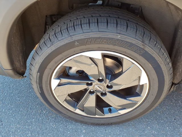 Used 2025 Nissan Rogue SV AWD/4WD image 11