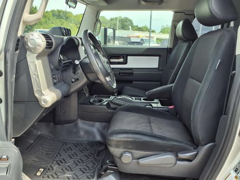 Used 2008 Toyota FJ Cruiser 2WD w/ Upgrade Pkg 2 image 16