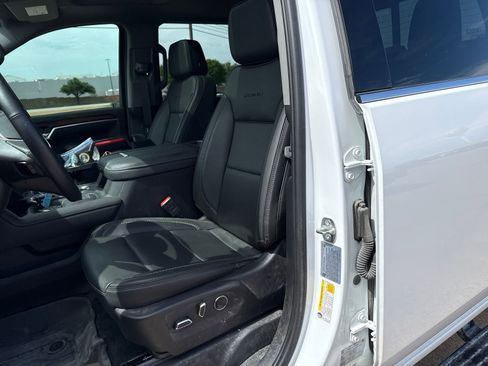 Used 2025 GMC Sierra 2500 Denali w/ Denali Reserve Package AWD/4WD image 13