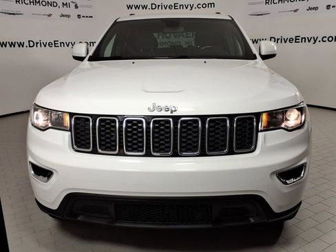 Used 2020 Jeep Grand Cherokee Laredo AWD/4WD image 2