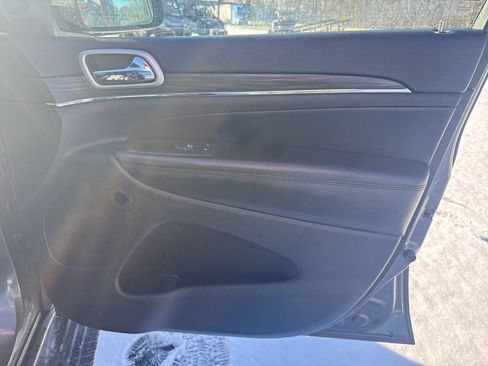 Used 2019 Jeep Grand Cherokee Limited image 28
