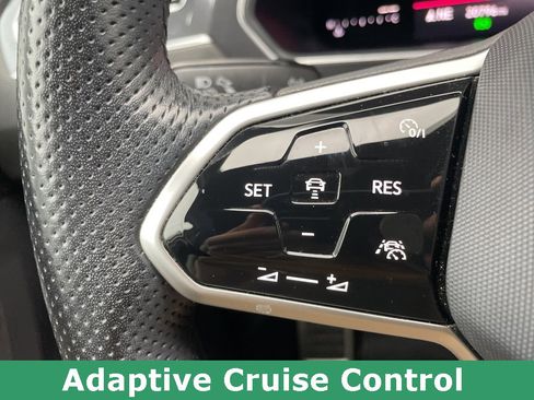 Used 2022 Volkswagen Tiguan SE R-Line image 26