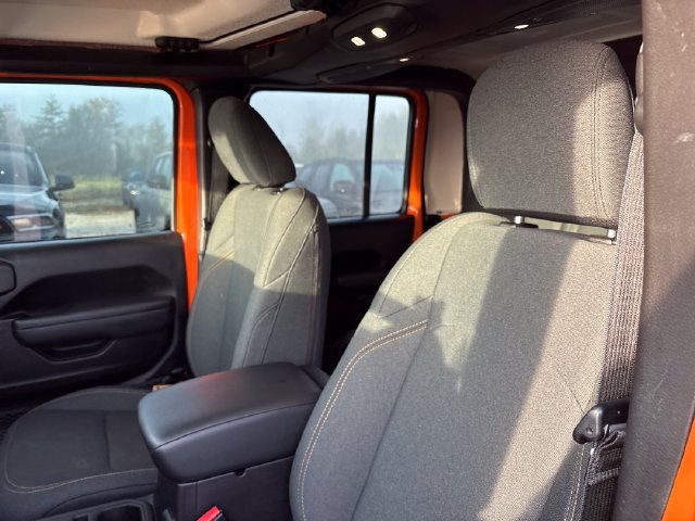 Used 2025 Jeep Gladiator Sport AWD/4WD image 9