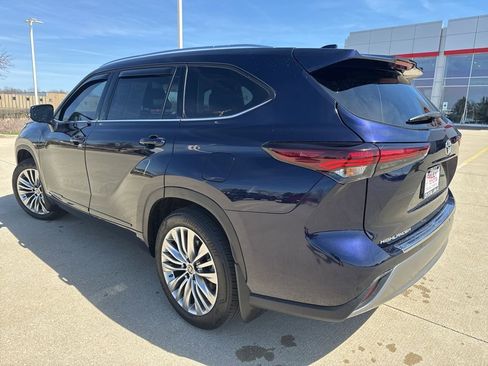 Certified 2025 Toyota Highlander Platinum AWD/4WD image 5