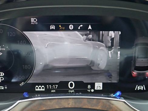 Used 2022 Bentley Bentayga image 19