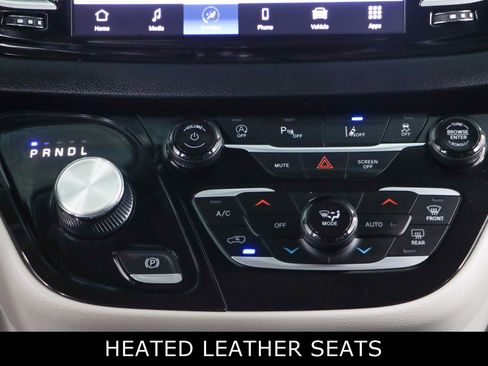 Used 2023 Chrysler Pacifica Touring-L FWD image 20