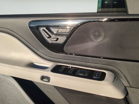 New 2026 Lincoln Aviator AWD image 12