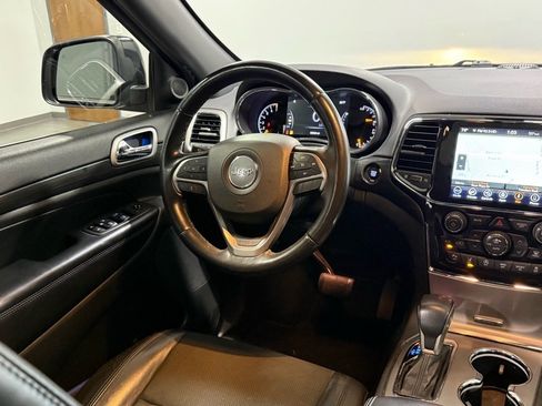 Used 2021 Jeep Grand Cherokee Laredo X image 11