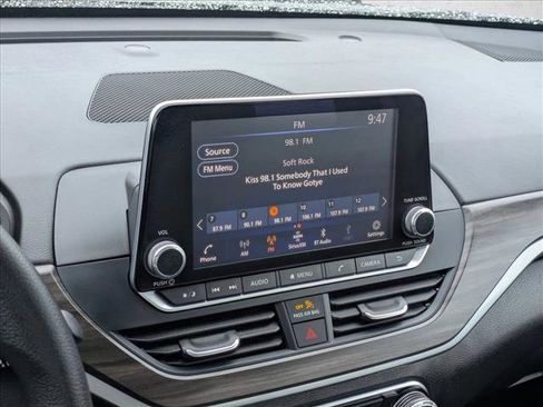 Used 2025 Nissan Altima 2.5 SV image 19