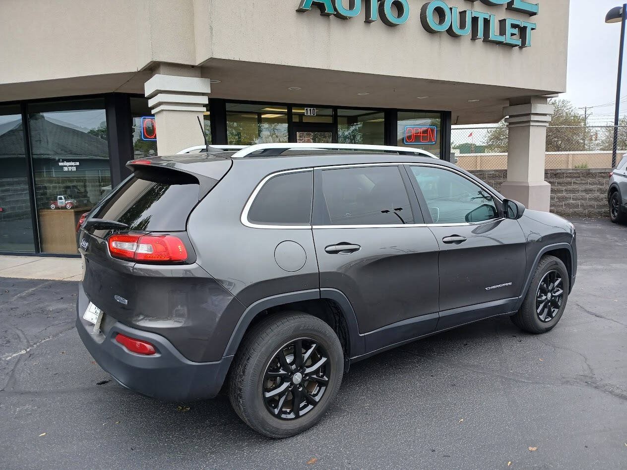 Used 2016 Jeep Cherokee Latitude w/ Cold Weather Group AWD/4WD image 15