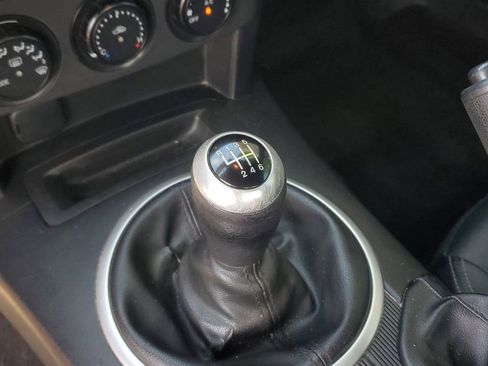 Used 2006 MAZDA MX-5 Miata Grand Touring image 23