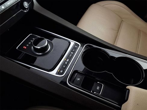 Used 2017 Jaguar F-PACE Prestige image 23