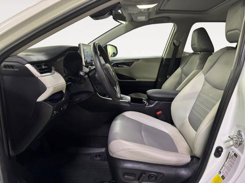 Used 2022 Toyota RAV4 Limited image 13