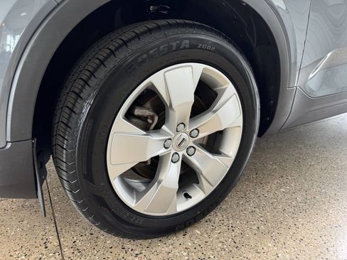 Used 2021 Volvo XC40 T5 Momentum image 47