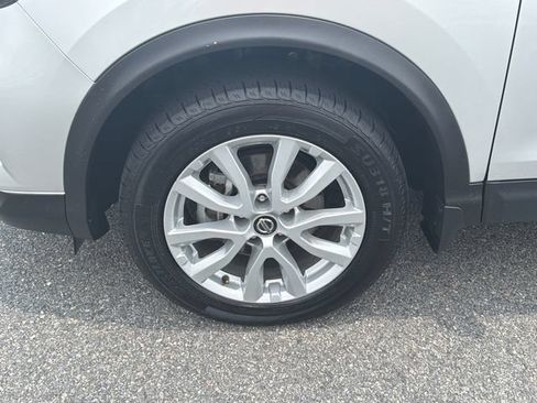 Used 2020 Nissan Rogue Sport SV FWD image 11