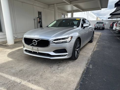 Used 2018 Volvo S90 T5 Momentum w/ Convenience Package FWD image 1