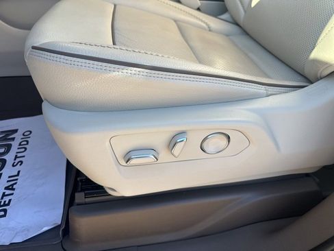 Used 2023 GMC Yukon XL Denali image 11