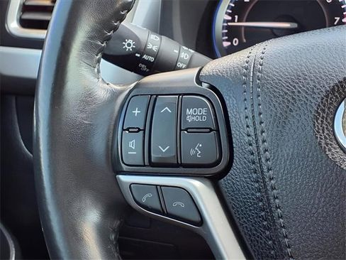 Used 2019 Toyota Highlander SE image 32