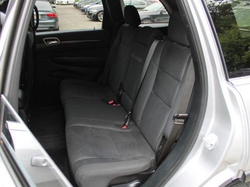 Used 2017 Jeep Grand Cherokee Laredo w/ Quick Order Package 23E image 26