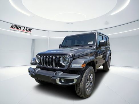 New 2025 Jeep Wrangler Sahara image 6