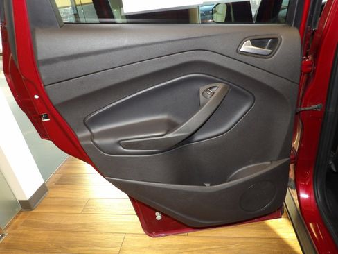 Used 2019 Ford Escape SE image 20