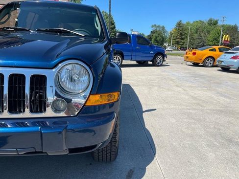 Used 2005 Jeep Liberty Limited AWD/4WD image 4