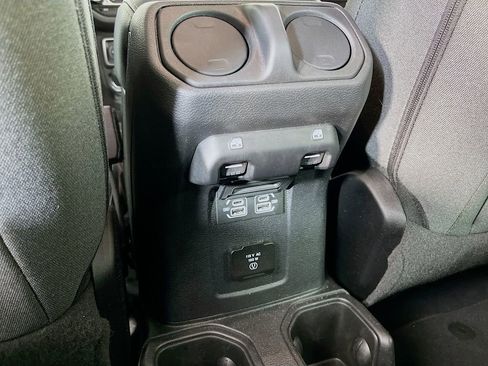 Used 2025 Jeep Wrangler Unlimited Sahara AWD/4WD image 31