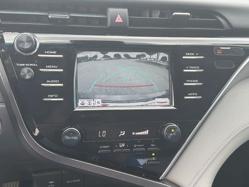 Certified 2018 Toyota Camry SE w/ Convenience Package FWD image 3