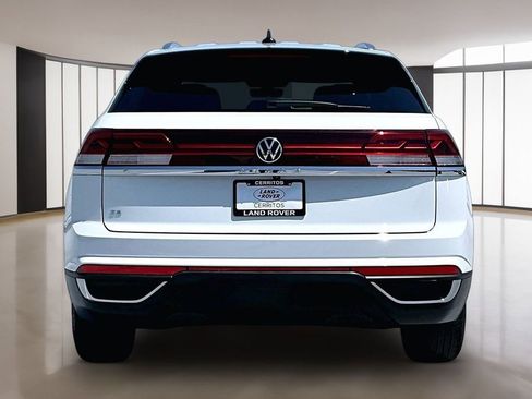 Used 2024 Volkswagen Atlas Cross Sport SE FWD image 5