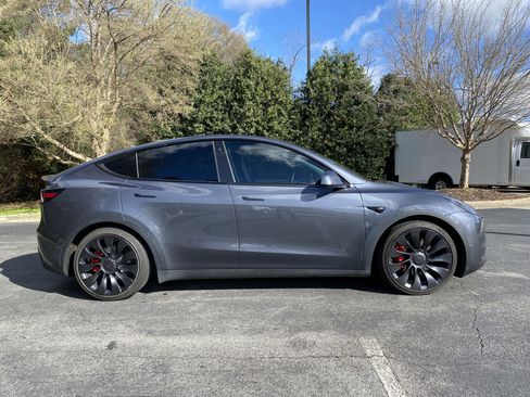 Used 2022 Tesla Model Y Performance image 10