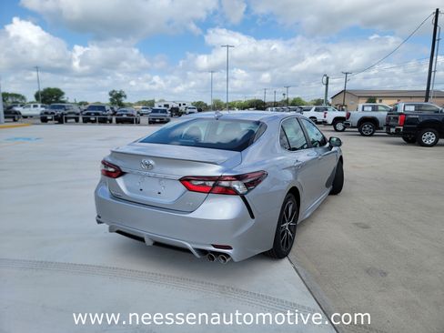 Used 2024 Toyota Camry SE FWD image 7