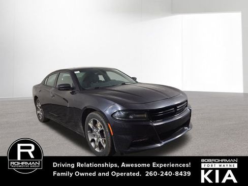 Used 2016 Dodge Charger SXT image 4