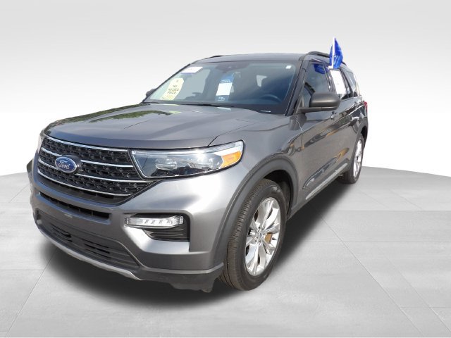Certified 2023 Ford Explorer XLT w/ Equipment Group 202A RWD image 3