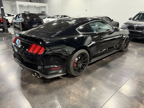 Used 2018 Ford Mustang Shelby GT350 w/ Convenience Package RWD image 7