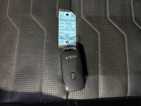 Certified 2022 Kia Telluride SX w/ SX Prestige Package image 41