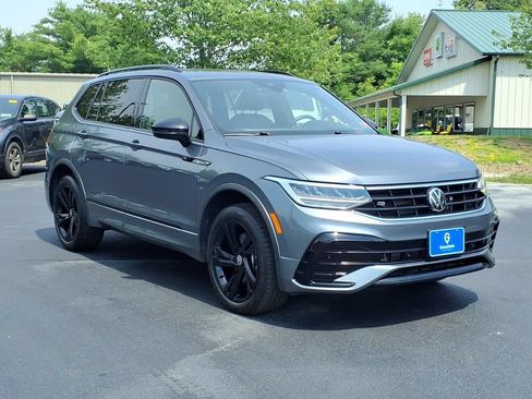 Used 2024 Volkswagen Tiguan SE R-Line AWD/4WD image 3