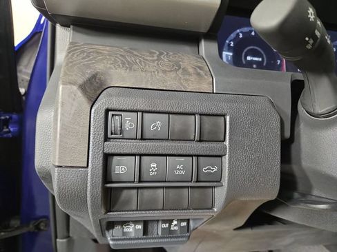 Used 2025 Toyota Tacoma Limited AWD/4WD image 17