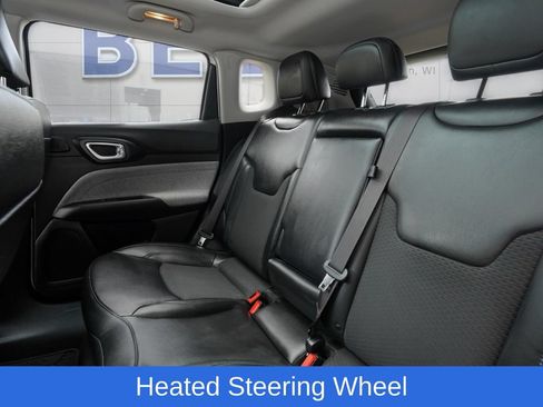 Used 2022 Jeep Compass Latitude w/ Sun and Sound Group AWD/4WD image 17
