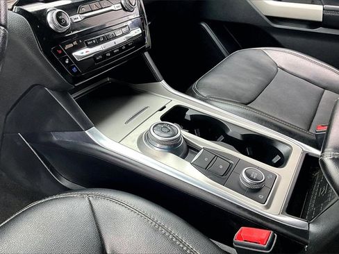 Used 2022 Ford Explorer Limited w/ Equipment Group 301A image 15