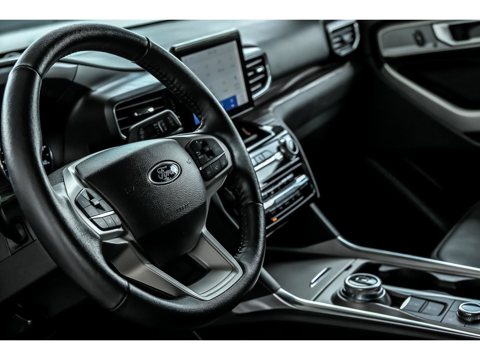 Used 2023 Ford Explorer Limited AWD/4WD image 14