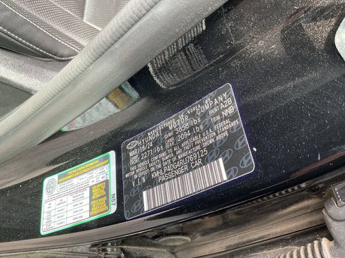 Used 2024 Hyundai Elantra Limited FWD image 17