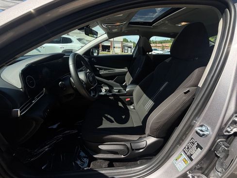 Used 2025 Hyundai Elantra SEL FWD image 33