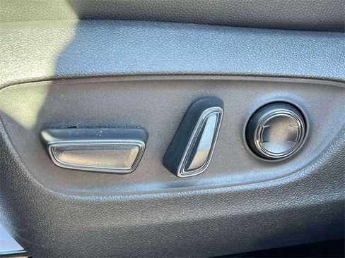 Certified 2025 Toyota Grand Highlander Platinum image 22