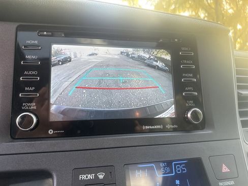 Used 2018 Toyota Sienna XLE Premium image 20