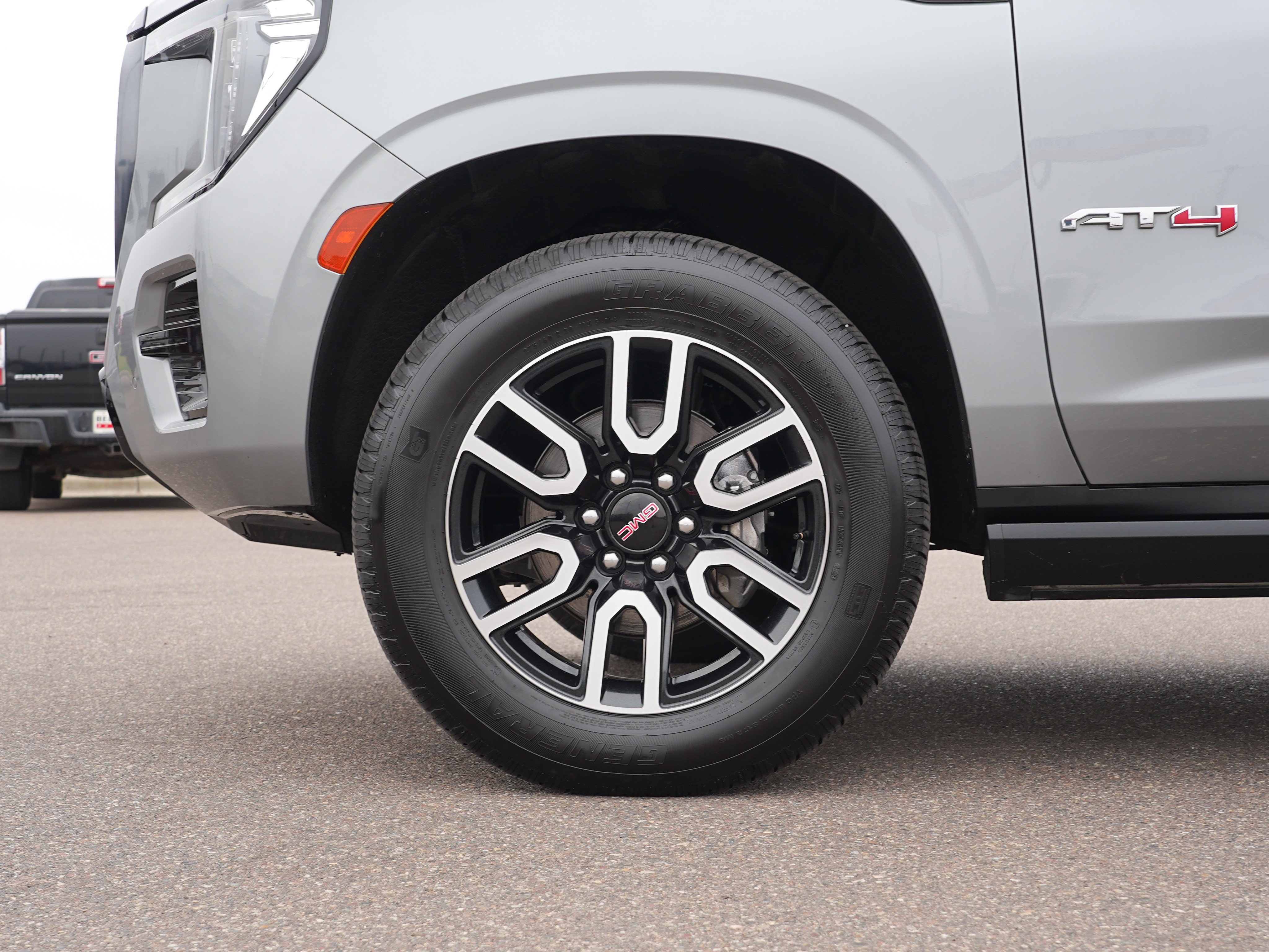 Used 2023 GMC Yukon XL AT4 w/ AT4 Premium Package AWD/4WD image 11