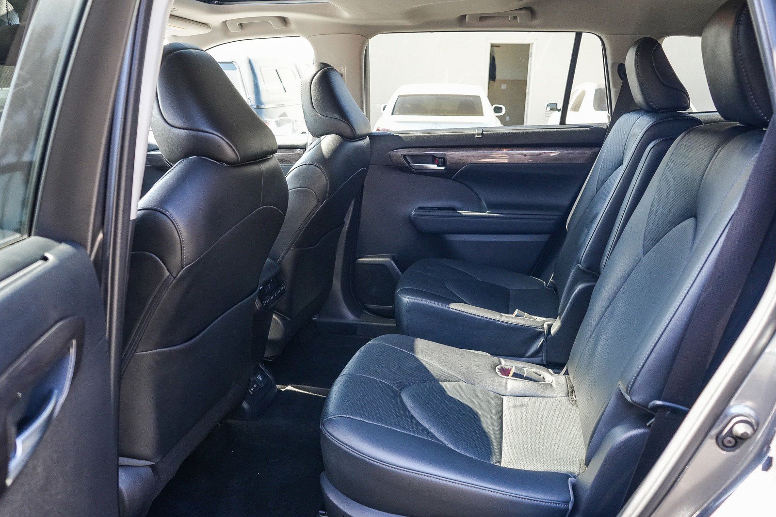 Used 2023 Toyota Highlander Limited AWD/4WD image 18